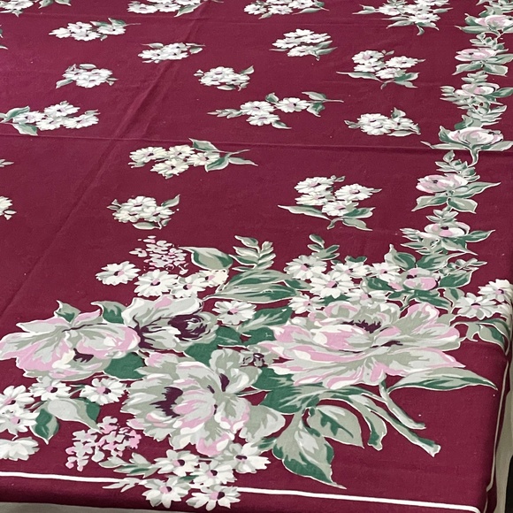 Vintage Burgundy Floral Printed CottonTablecloth 67" x 52" - Picture 3 of 7
